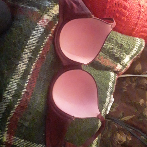 VS pink lightly lined bra(maroon) - Picture 2 of 5